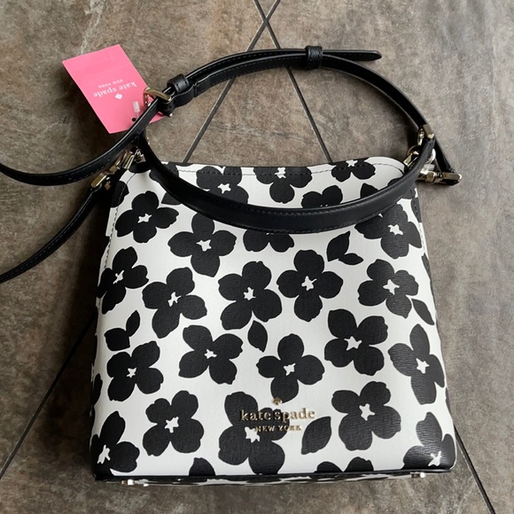 kate spade Handbags - Kate Spade Darcy Small Bucket Crossbody